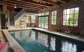 Le Château de Failloux, Chambres d hôtes,Piscine intérieure