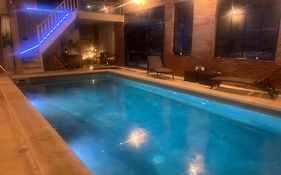 Le Château de Failloux, Chambres d hôtes,Piscine intérieure